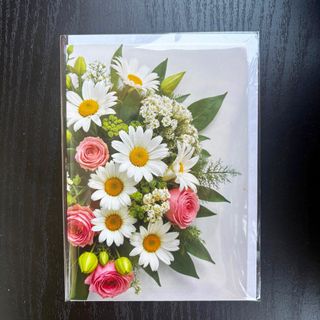 Картичка за без повод с маргаритки и рози