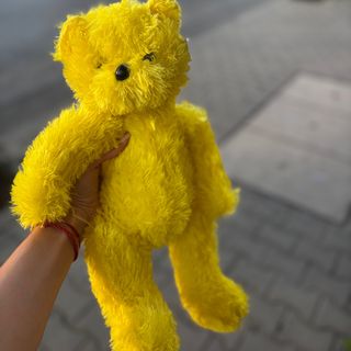 Жълто плюшено мече (около 35 см височина)