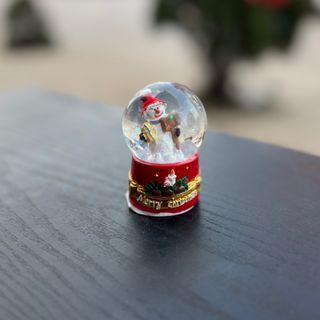 Коледно преспапие със снежен човек