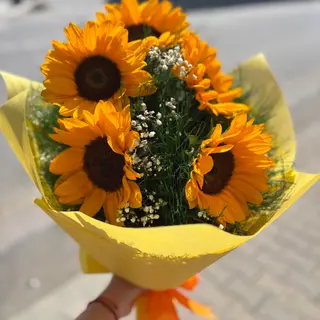 Букет с 5 слънчогледа