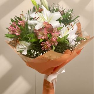 Голям букет с 1 лилиум и 4 алстромерии