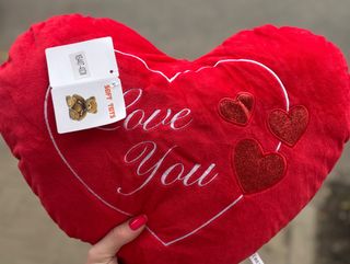 Червено плюшено сърце