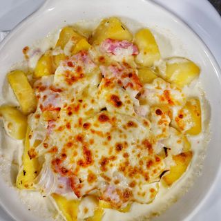 Картофи с шунка, сметана и кашкавал (450г)