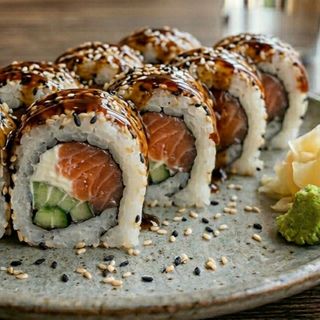 Урамаки Пушена сьомга и Филаделфия (4бр)