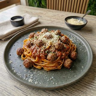 "Болонезе" с телешки мини-топченца