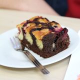 Кейк с горски плодове и шоколад (120г)