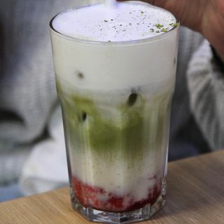 Ягода матча лате (350 мл)