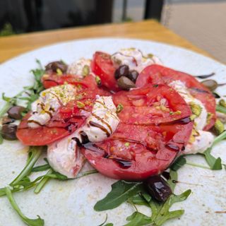 Салата Българка (350г)