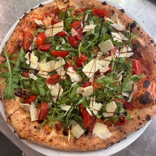 Пица Rucola e pomodorini (450г 33.5см)