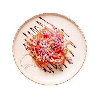 Салата Домати, червен лук (200г)