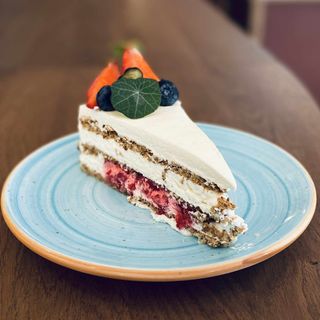 Парче торта Малинова /кето/ (120 гр)