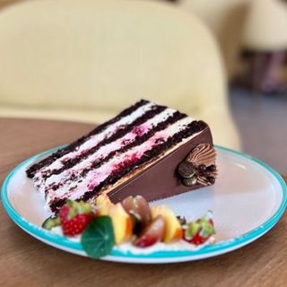 Парче торта Шварцвалд с малини (180г)