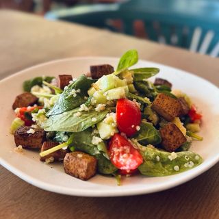 Салата Киноа с тофу (300 гр)