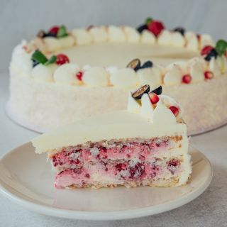 Парче торта Кокос и малина (130 гр)