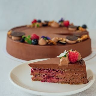 Цяла торта Белгийска с малини - 12 парчета