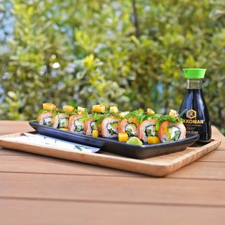 Екзотична ролка с Пушена сьомга (8бр 260г)