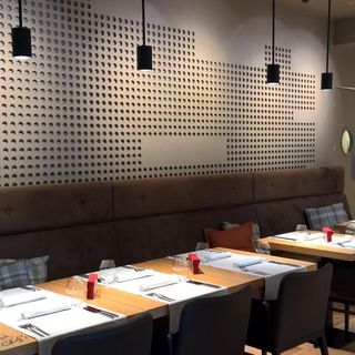 Филе от Лаврак на скара с аспержи (260г)