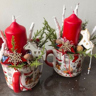 Аранжировка с червена свещ