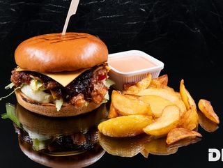 Бургер с дърпано свинско и телешко