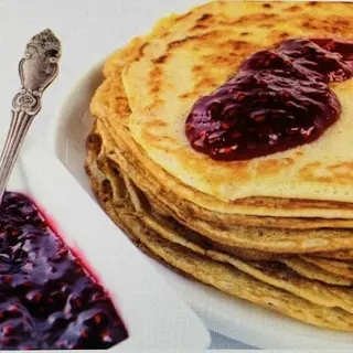 Палачинка със сладко от ягоди