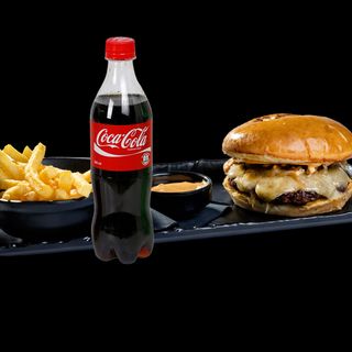 Телешки Чийзбургер 400 гр. + Подарък Кока Кола 0.500 лв.