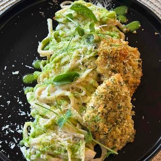 Паста Алфредо с хрупкаво пиле (350гр.)