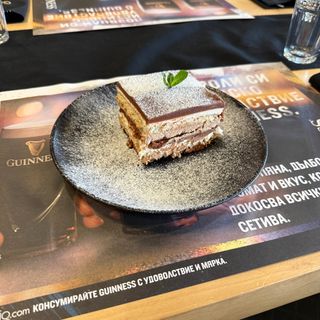 Бисквитена торта с дуо крем (100гр.)