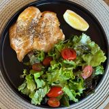 Пилешко филе на плоча с гарнитура свежа салата (300гр.)