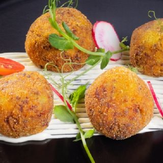 Кюфтенца от тиквички с млечен сос (250гр)