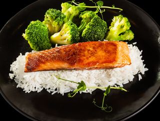 Фитнес Филе сьомга с броколи и басмати (510гр.)