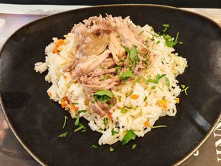 Бавно готвен свински джолан с ориз (300гр.)