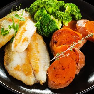 (Обедно) Фитнес Филе Тилапияс броколи и сладък картоф (490гр.)