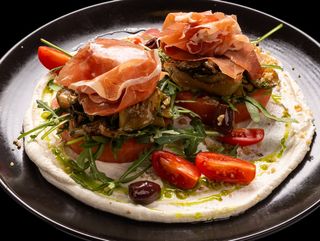 Градинска салата с прошуто (300гр.)