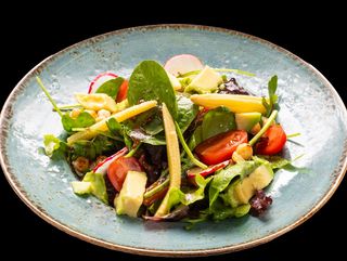 Зелена салата с нахут и авокадо (250гр.)