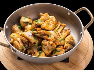 Тиганче с пилешко и гъби (250гр.)