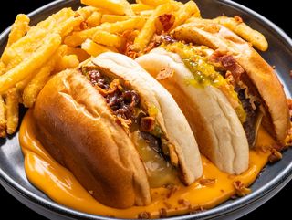 Екстра телешки чийзбургер (300гр.)