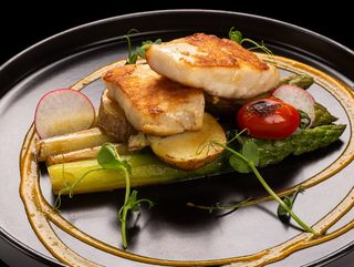 Филе Нилски костур с аспержи (350гр.)