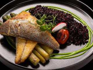Филе Лаврак с аспержи и императорски ориз (350гр.)