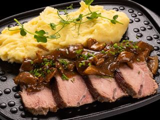 Телешки филенца с горски гъби (300гр.)