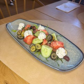 Гръцка салата с фета и каперси (290гр.)