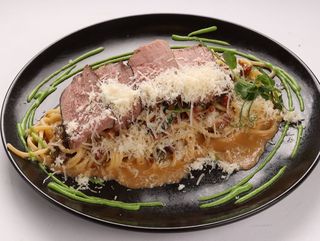 Паста с телешки филенца и сушен домат (280гр.)