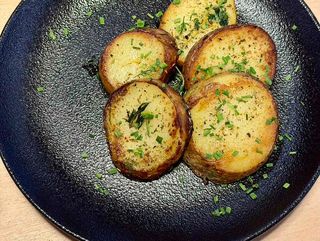 Гарнитура Печени билкови картофки (200гр.)