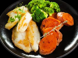 Фитнес Филе Тилапияс броколи и сладък картоф (490гр.)