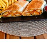 Тортила сандвич с хрупкаво пиле и картофки (400гр)