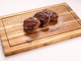 Домашни свински кюфтета на жар (200гр.)