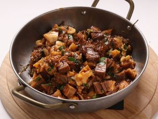 Тиганче с телешко месце, шкембе и език (250гр.)