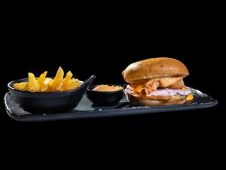 Пилешки хрупкав чийзбургер  (400 гр.) + ПОДАРЪК КОКА КОЛА 500 мл.