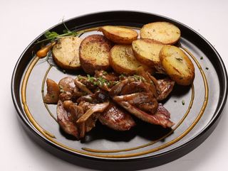 Свински бонфиленца с рагу от гъби (300гр.)