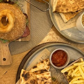 Веджи кесадия със спанак и гъби (300г)