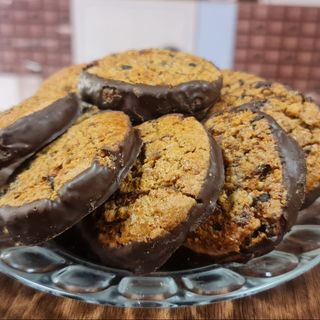 Мюсли бисквитка с черен шоколад 1бр